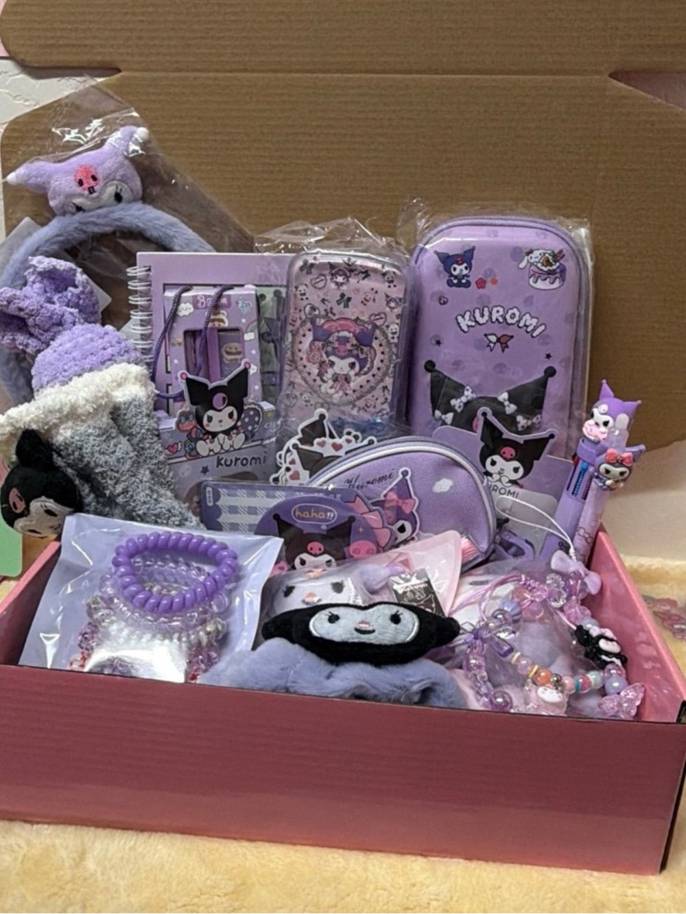 Hello Kitty Sanrio Mystery Box 20+ NEW makeup, pens, bag, memo, hair, jewelry